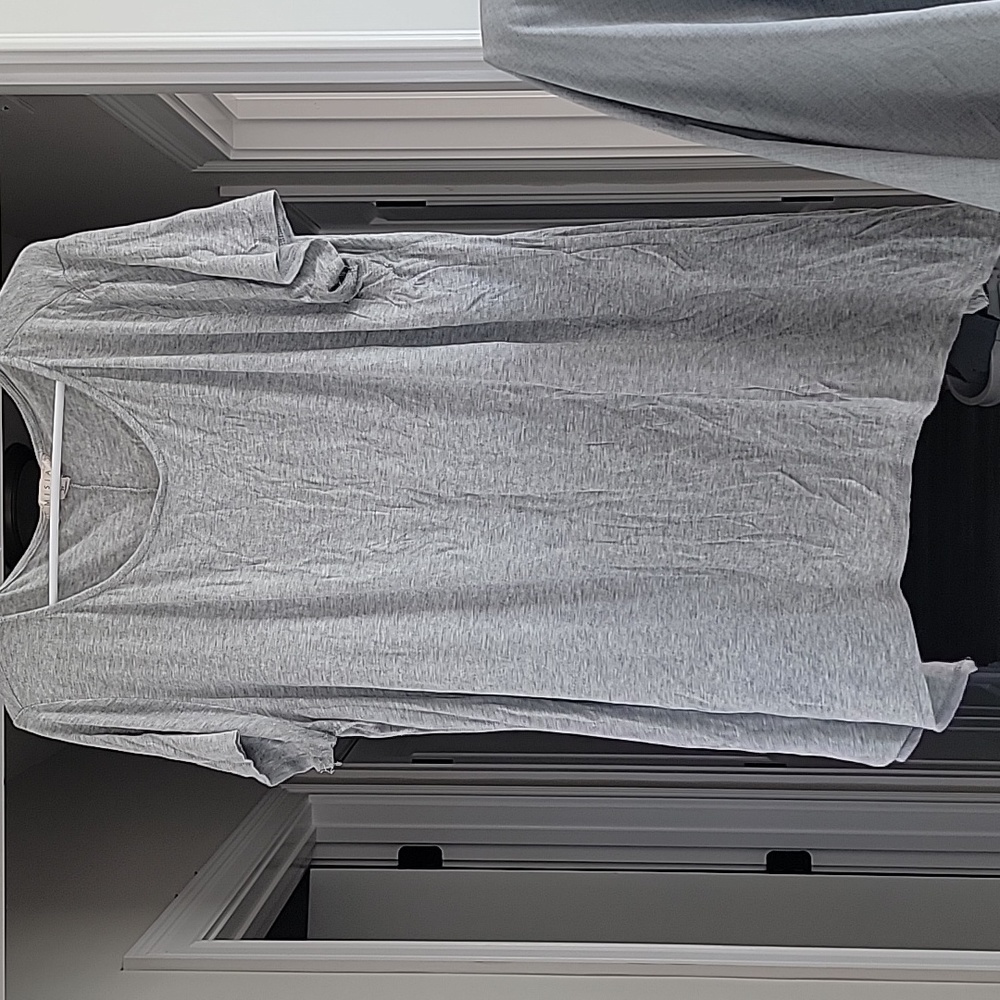 Grey top
